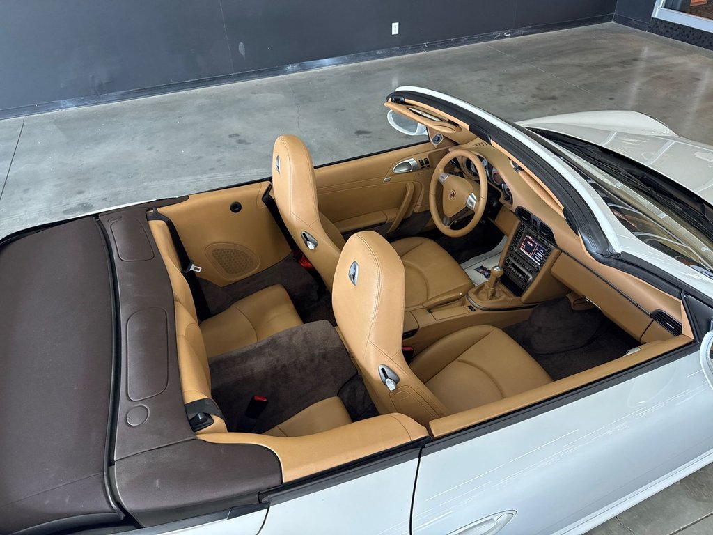 2007 Porsche 911 CARRERA4 in Saint-Jean-Sur-Richelieu, Quebec - 2 - w1024h768px