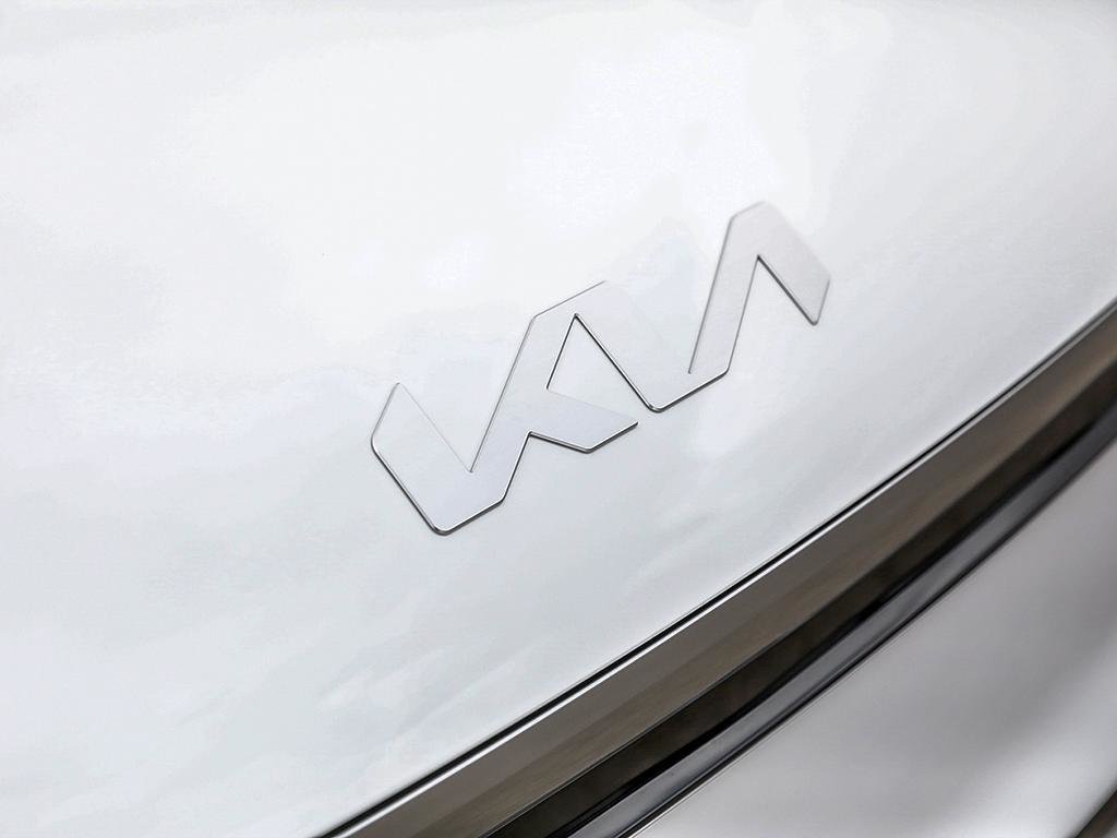 2026 Kia EV9 Land AWD w/ Plus Package-7