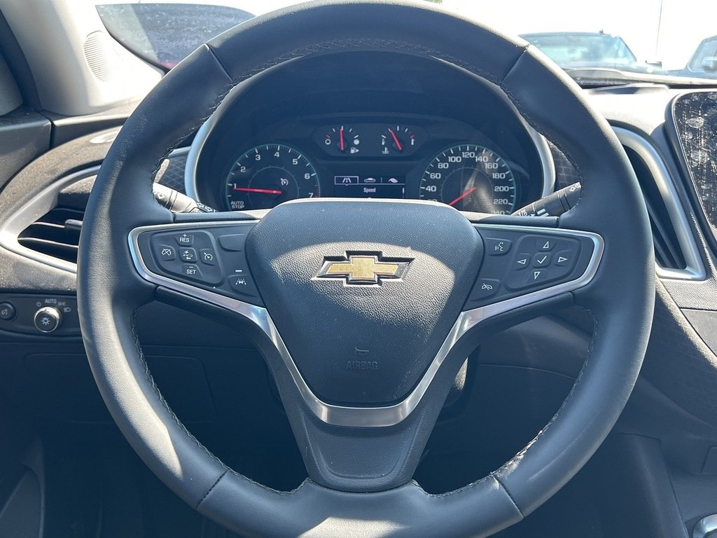 2023 Chevrolet Malibu in Barrie, Ontario - 18 - w1024h768px
