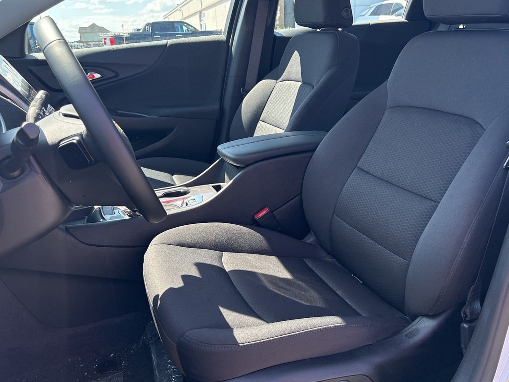 2023 Chevrolet Malibu in Barrie, Ontario - 14 - w1024h768px
