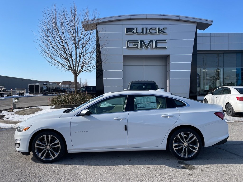 2023 Chevrolet Malibu in Barrie, Ontario - 2 - w1024h768px