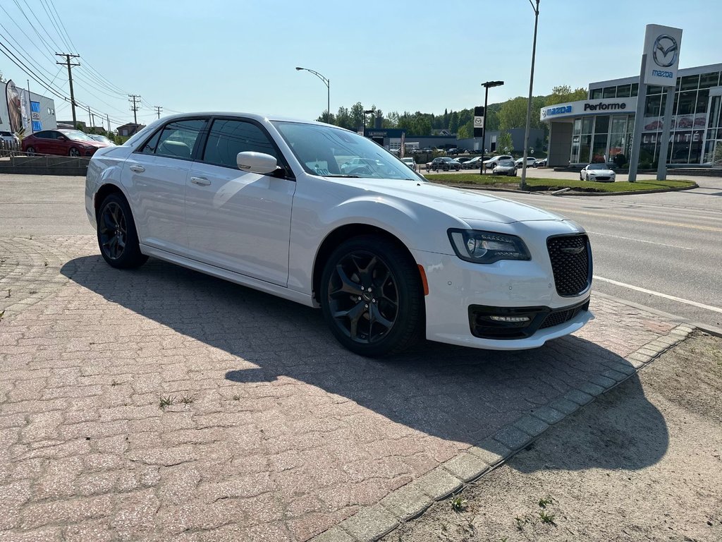 2023 Chrysler 300 S RWD in Mont-Tremblant, Quebec - 4 - w1024h768px