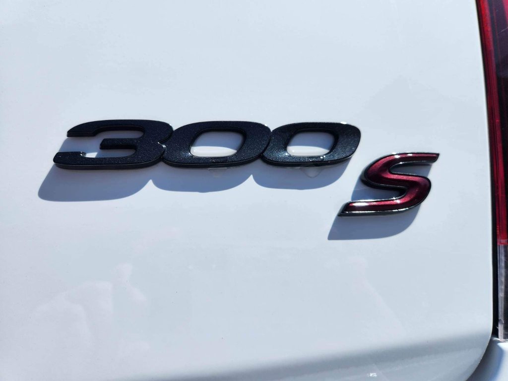 2023 Chrysler 300 S RWD in Mont-Tremblant, Quebec - 5 - w1024h768px