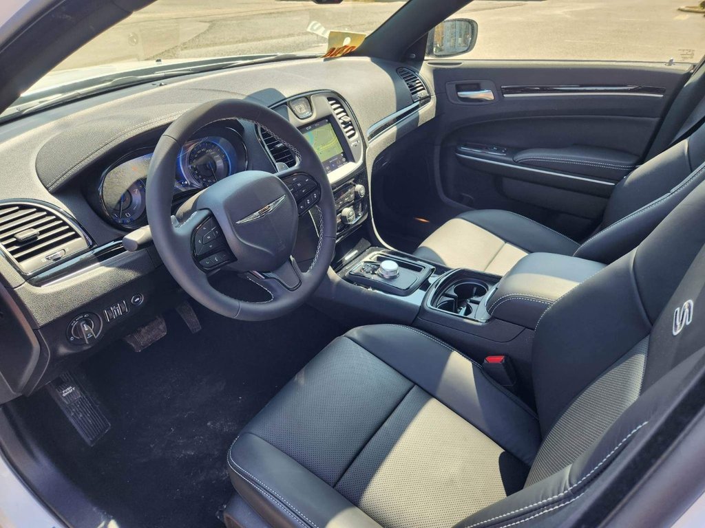 2023 Chrysler 300 S RWD in Mont-Tremblant, Quebec - 8 - w1024h768px