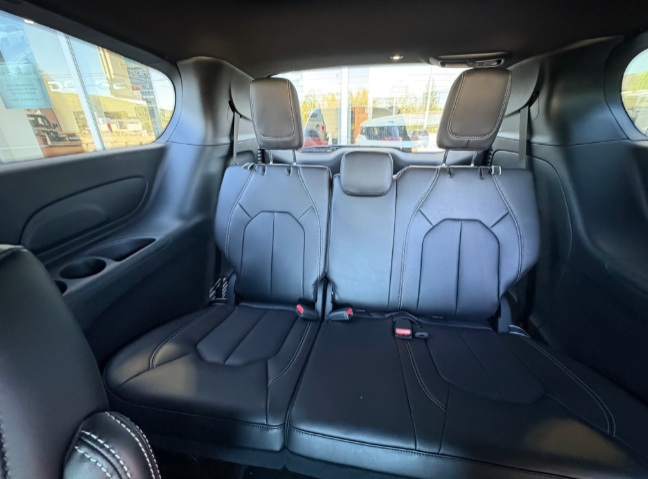 2026 Chrysler Grand Caravan SXT in Mont-Tremblant, Quebec - 12 - w1024h768px