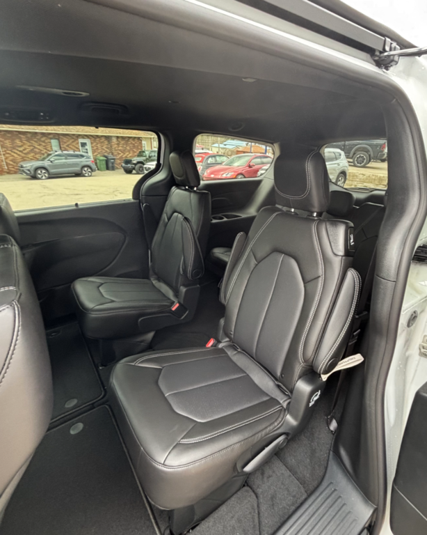 2026 Chrysler Grand Caravan SXT in Mont-Tremblant, Quebec - 6 - w1024h768px