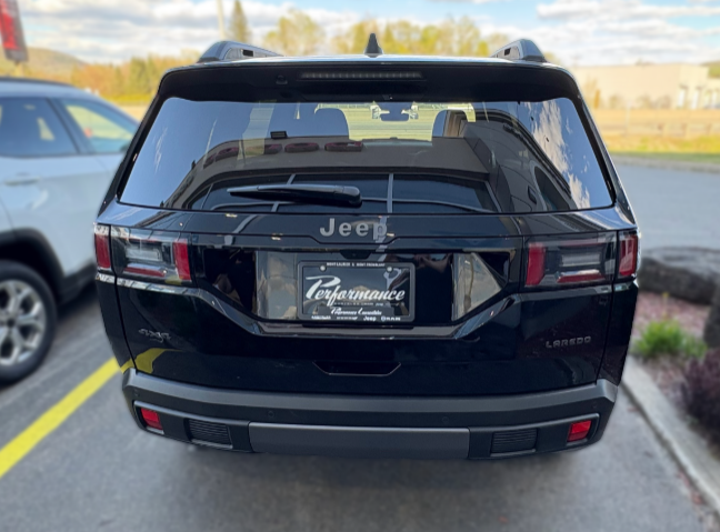 2026 Jeep Cherokee LAREDO in Mont-Tremblant, Quebec - 4 - w1024h768px