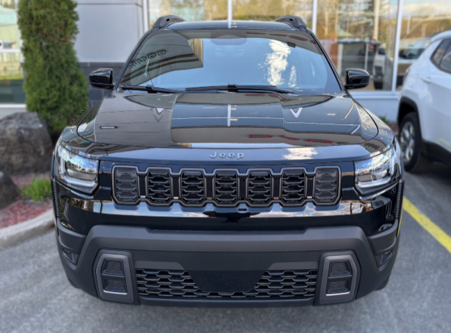 2026 Jeep Cherokee LAREDO in Mont-Tremblant, Quebec - 2 - w1024h768px