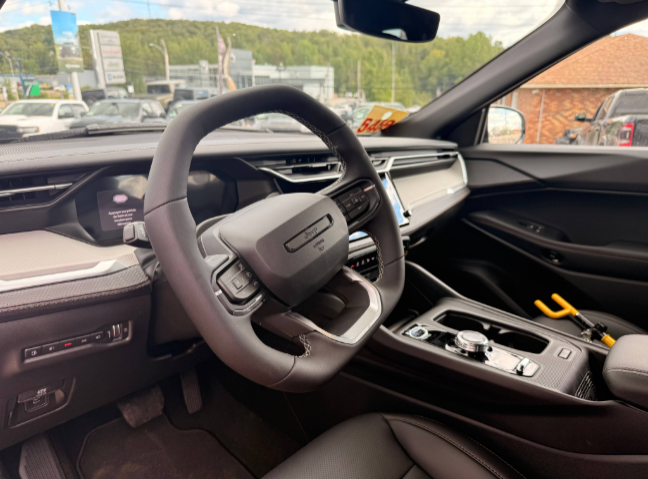 2026 Jeep Cherokee LIMITED in Mont-Tremblant, Quebec - 13 - w1024h768px