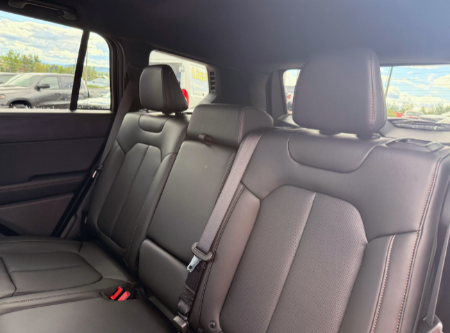 2026 Jeep Cherokee LIMITED in Mont-Tremblant, Quebec - 10 - w1024h768px