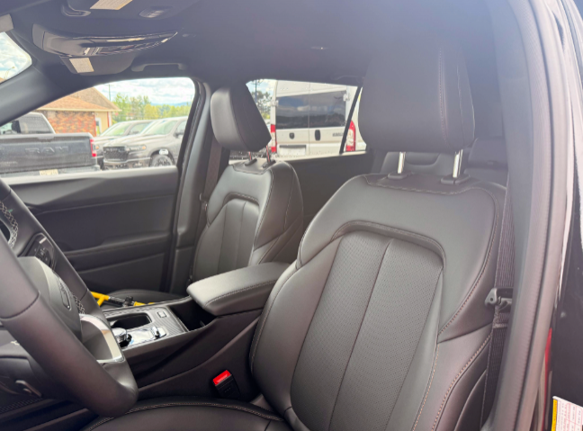 2026 Jeep Cherokee LIMITED in Mont-Tremblant, Quebec - 9 - w1024h768px