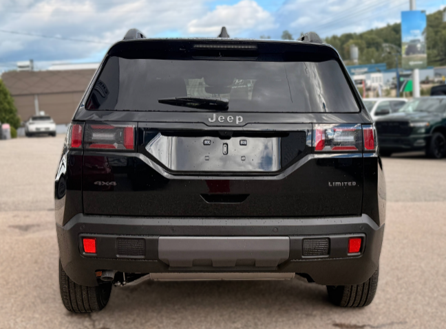 2026 Jeep Cherokee LIMITED in Mont-Tremblant, Quebec - 6 - w1024h768px
