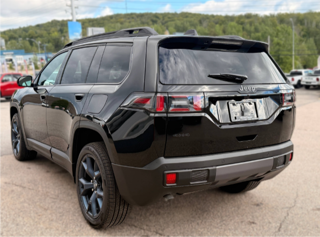 2026 Jeep Cherokee 85TH ANNIVERSARY in Mont-Tremblant, Quebec - 7 - w1024h768px
