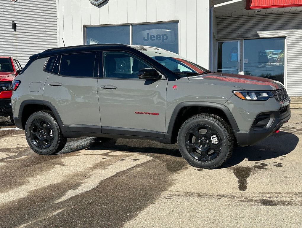 2024  Compass TRAILHAWK in Mont-Tremblant, Quebec - 7 - w1024h768px