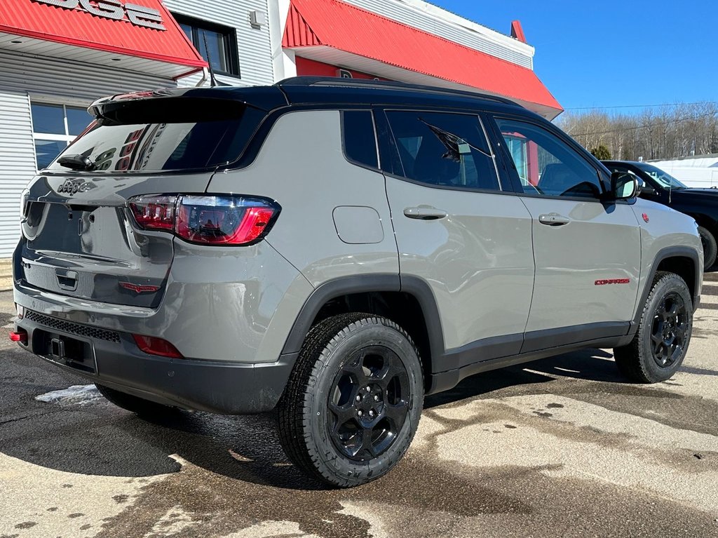 2024  Compass TRAILHAWK in Mont-Tremblant, Quebec - 8 - w1024h768px