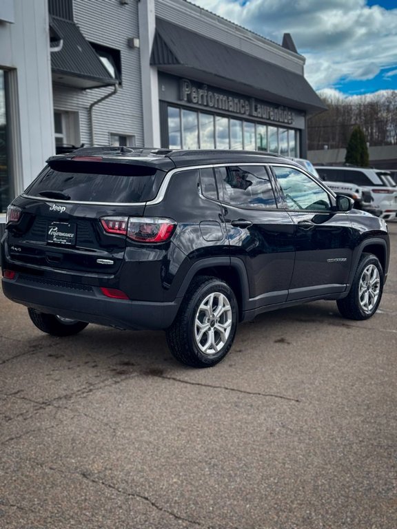 2026 Jeep Compass NORTH in Mont-Tremblant, Quebec - 3 - w1024h768px