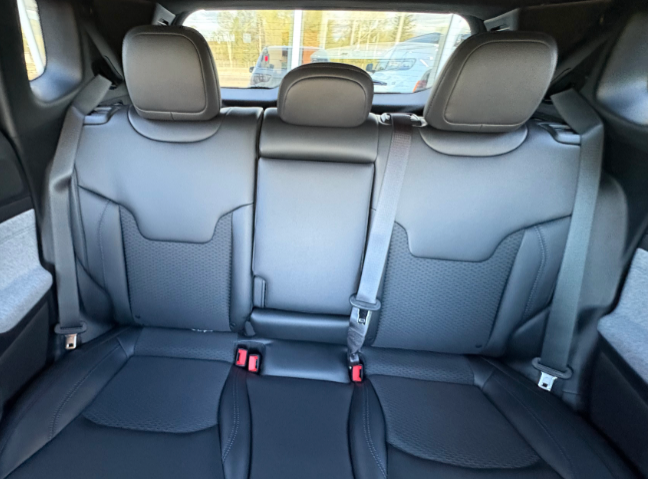 2026 Jeep Compass NORTH in Mont-Tremblant, Quebec - 7 - w1024h768px