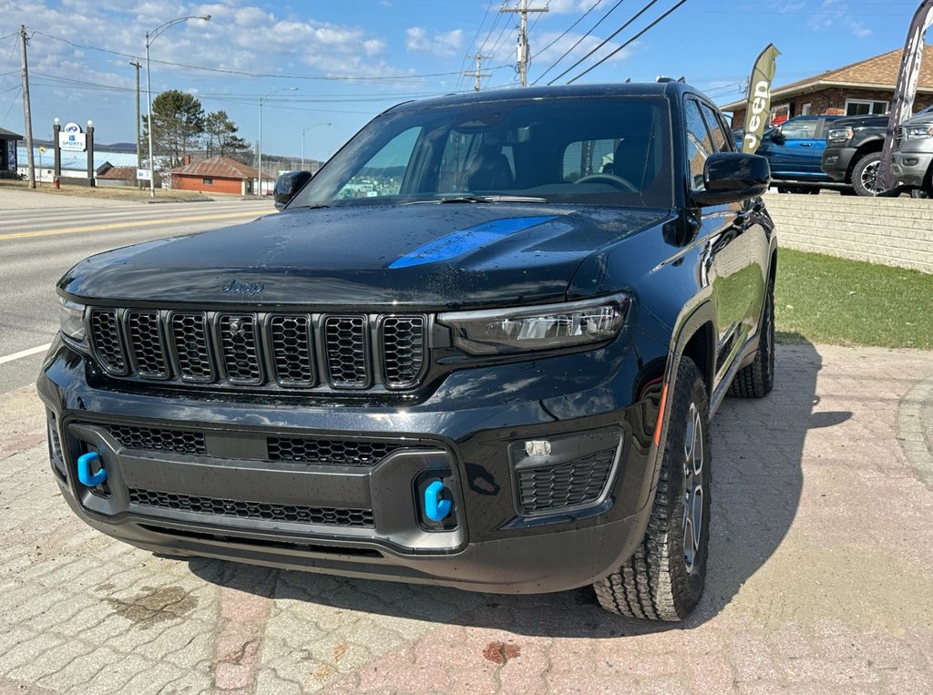 2023  Grand Cherokee 4xe TRAILHAWK in Mont-Tremblant, Quebec - 2 - w1024h768px