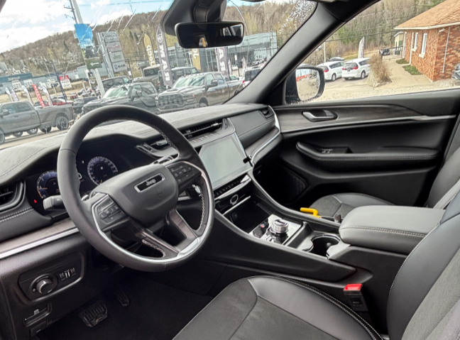 2026 Jeep Grand Cherokee ALTITUDE in Mont-Tremblant, Quebec - 4 - w1024h768px