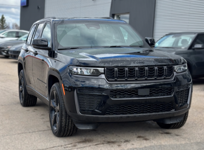 2026 Jeep Grand Cherokee ALTITUDE in Mont-Tremblant, Quebec - 2 - w1024h768px