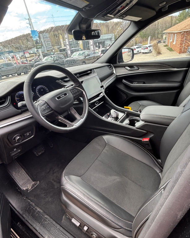 2026 Jeep Grand Cherokee ALTITUDE in Mont-Tremblant, Quebec - 4 - w1024h768px