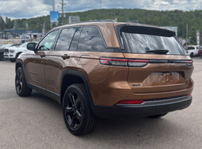 2026 Jeep Grand Cherokee LIMITED in Mont-Tremblant, Quebec - 5 - w1024h768px