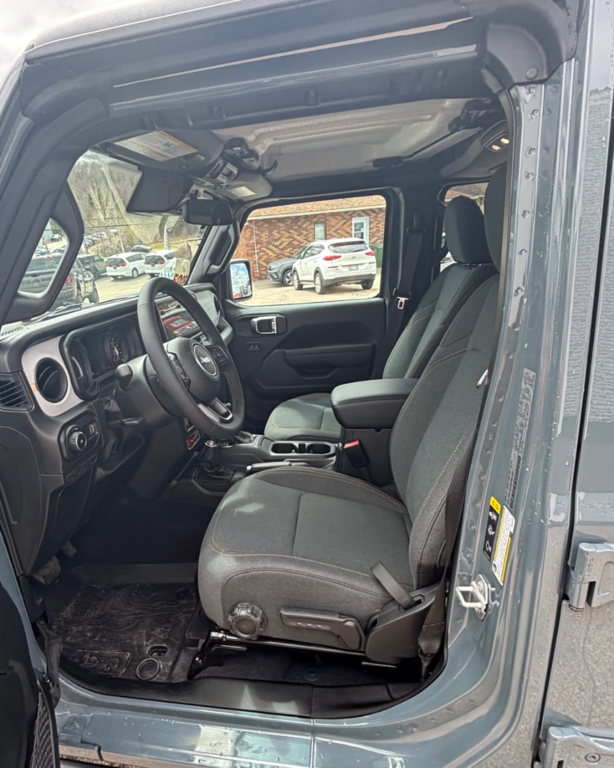 Jeep Wrangler 4-Door WILLYS 2025 à Mont-Tremblant, Québec - 3 - w1024h768px