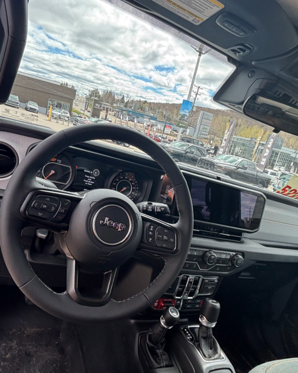 Jeep Wrangler 4-Door WILLYS 2025 à Mont-Tremblant, Québec - 4 - w1024h768px