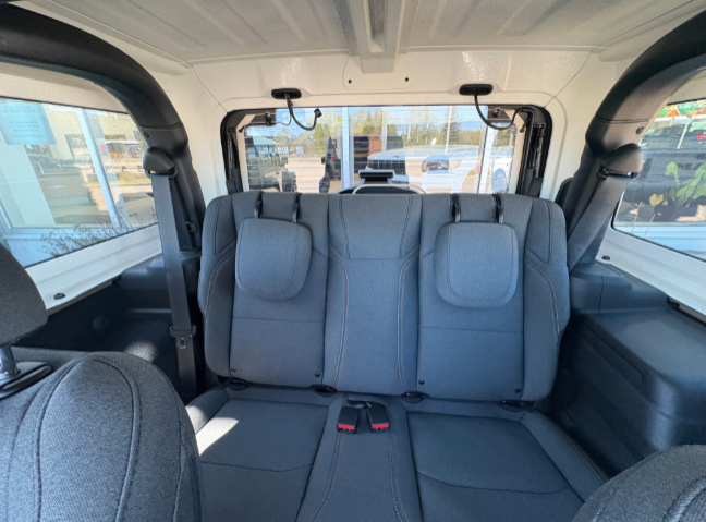 2026 Jeep Wrangler SPORT in Mont-Tremblant, Quebec - 9 - w1024h768px