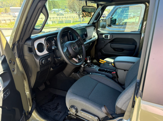 2026 Jeep Wrangler SPORT in Mont-Tremblant, Quebec - 6 - w1024h768px