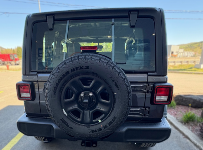 2026 Jeep Wrangler SPORT in Mont-Tremblant, Quebec - 5 - w1024h768px