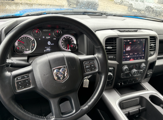 Ram 1500 Classic Express 2023 à Mont-Tremblant, Québec - 9 - w1024h768px