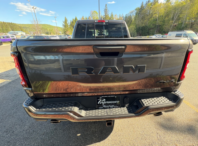 2026 Ram 1500 EXPRESS in Mont-Tremblant, Quebec - 3 - w1024h768px