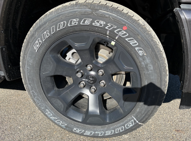 2026 Ram 1500 EXPRESS in Mont-Tremblant, Quebec - 9 - w1024h768px