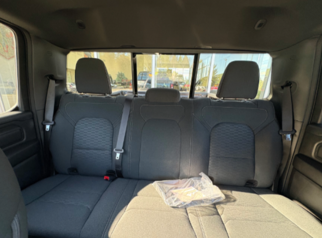 2026 Ram 1500 EXPRESS in Mont-Tremblant, Quebec - 8 - w1024h768px