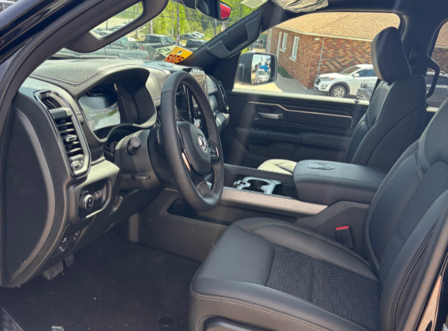 Ram 1500 SPORT 2026 à Mont-Tremblant, Québec - 4 - w1024h768px