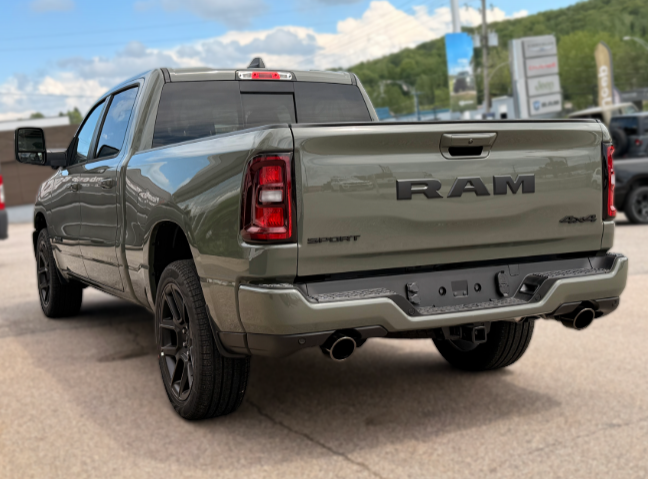 2026 Ram 1500 SPORT in Mont-Tremblant, Quebec - 6 - w1024h768px