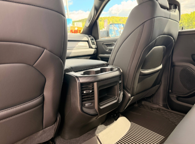2026 Ram 1500 SPORT in Mont-Tremblant, Quebec - 14 - w1024h768px