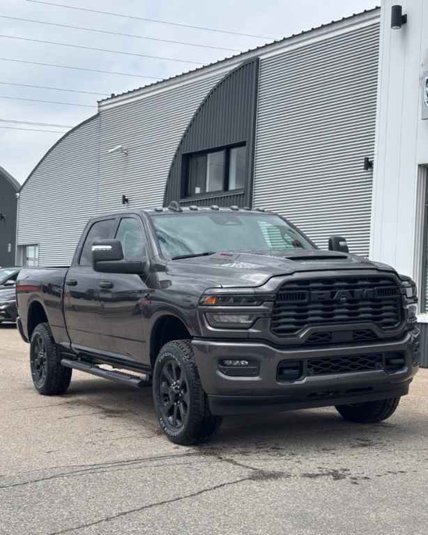 2026 Ram 2500 BLACK EXPRESS in Mont-Tremblant, Quebec - 2 - w1024h768px