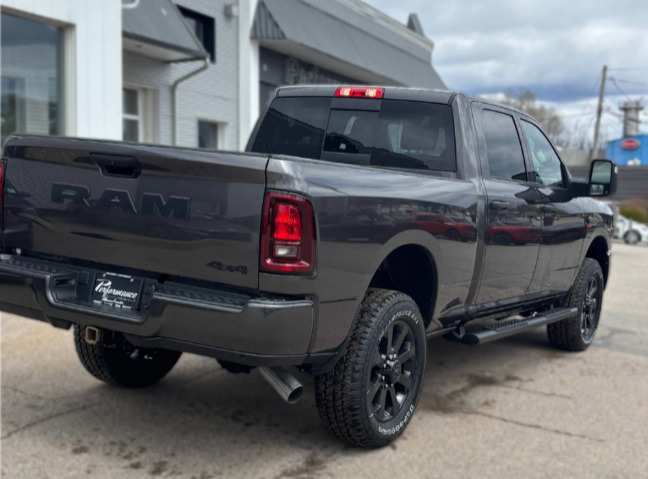 2026 Ram 2500 BLACK EXPRESS in Mont-Tremblant, Quebec - 3 - w1024h768px