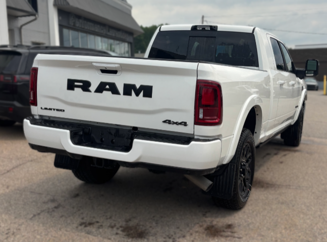2026 Ram 2500 LIMITED in Mont-Tremblant, Quebec - 4 - w1024h768px
