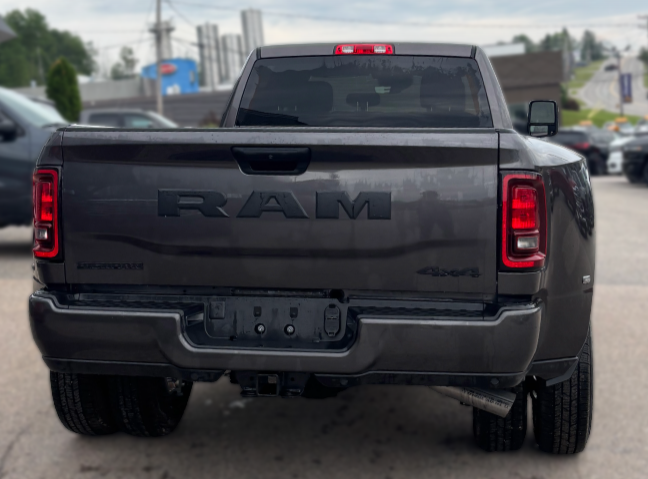 2026 Ram 3500 BIG HORN in Mont-Tremblant, Quebec - 3 - w1024h768px