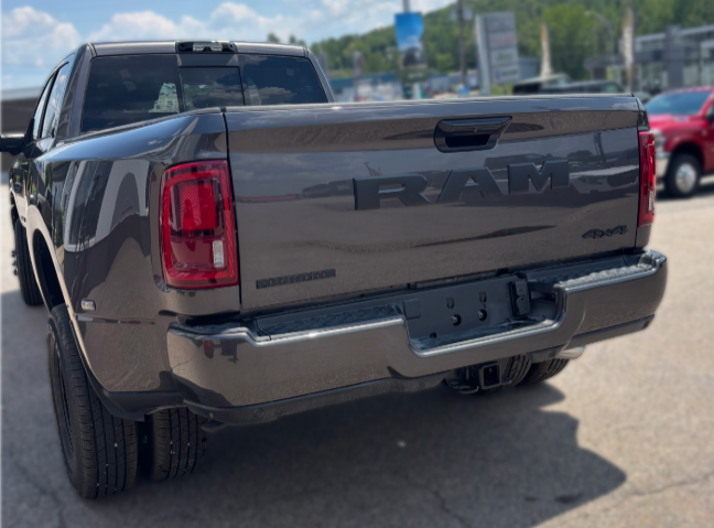 2026 Ram 3500 BIG HORN in Mont-Tremblant, Quebec - 3 - w1024h768px