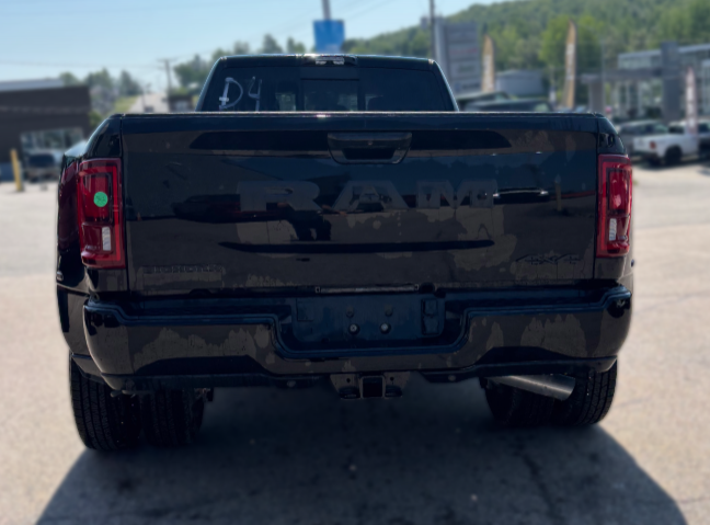 2026 Ram 3500 BIG HORN in Mont-Tremblant, Quebec - 3 - w1024h768px