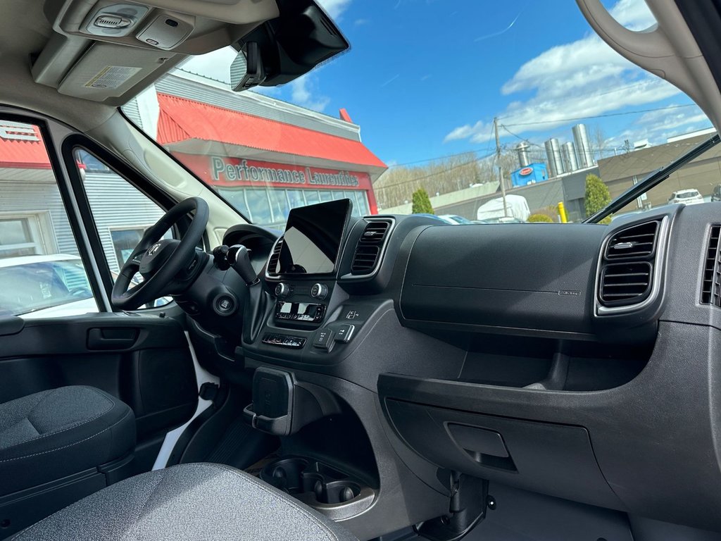 2024 Ram PROMASTER CARGO VAN 1500 SLT+ in Mont-Tremblant, Quebec - 10 - w1024h768px