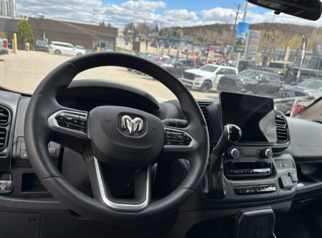 Ram Promaster Cargo Van 1500 TRADESMAN W/ PASS SEAT 2025 à Mont-Tremblant, Québec - 4 - w1024h768px