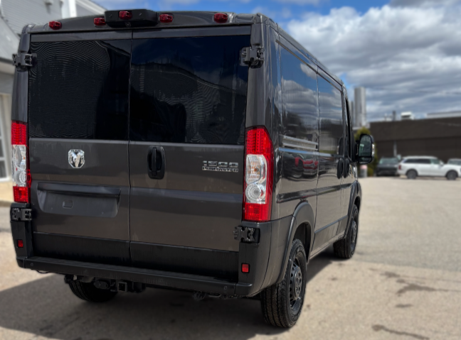 Ram Promaster Cargo Van 1500 TRADESMAN W/ PASS SEAT 2025 à Mont-Tremblant, Québec - 3 - w1024h768px