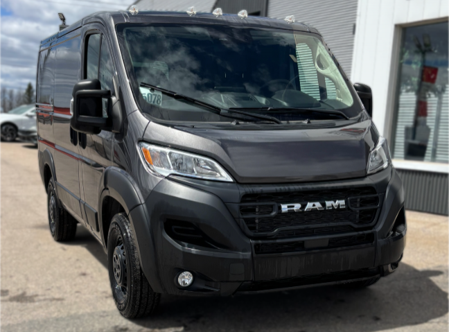 Ram Promaster Cargo Van 1500 TRADESMAN W/ PASS SEAT 2025 à Mont-Tremblant, Québec - 2 - w1024h768px