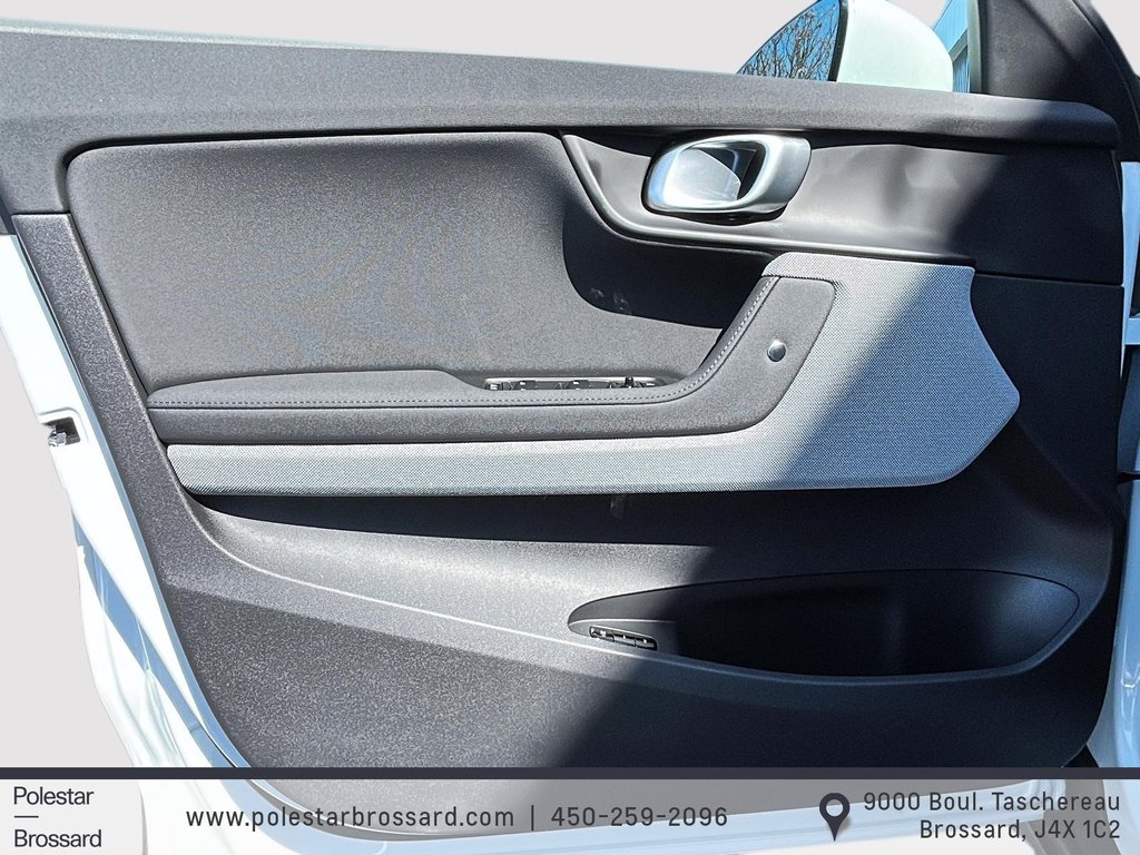 Polestar 2 BASE 2025 à Brossard, Québec - 11 - w1024h768px