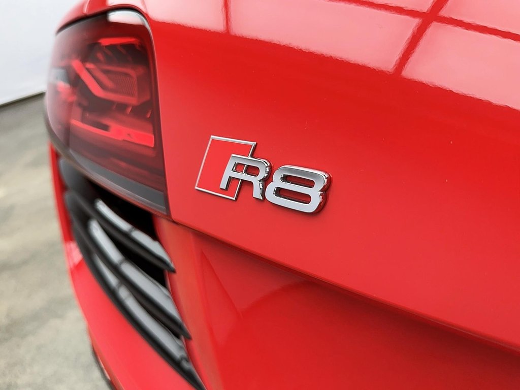 2015  R8 Automatique V8 in Laval, Quebec - 9 - w1024h768px